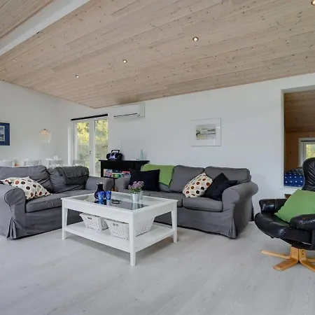 Hunlef - 400m From The Sea In Djursland And Mols By Interhome エーベルトフト