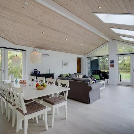 Hunlef - 400m From The Sea In Djursland And Mols By Interhome * エーベルトフト